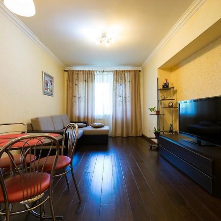 Nadezhda Apartments In Touristic Area, On The Dostyk Avenue 89 Almaty Extérieur photo