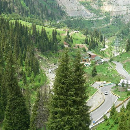 Nadezhda Apartments In Touristic Area, On The Dostyk Avenue 89 Almaty Extérieur photo