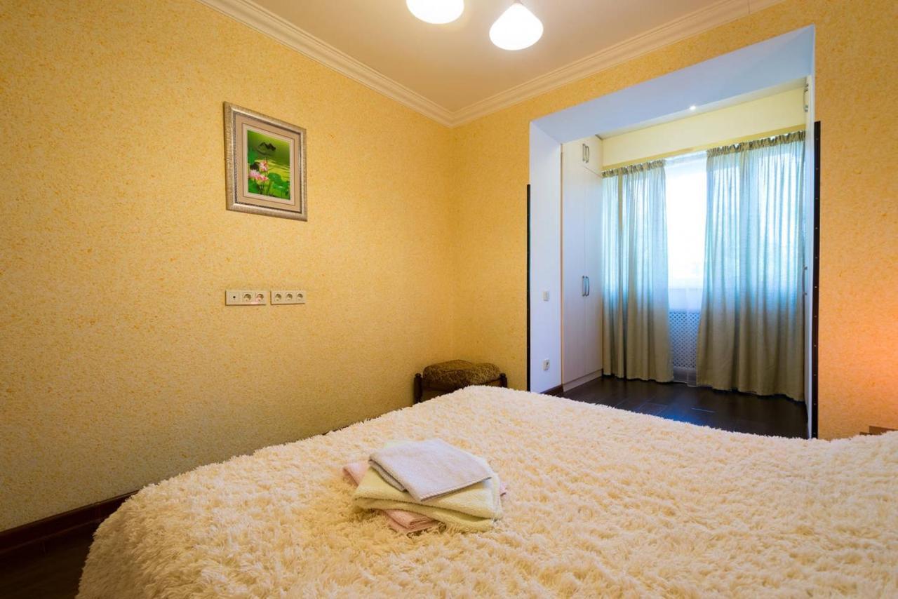 Nadezhda Apartments In Touristic Area, On The Dostyk Avenue 89 Almaty Extérieur photo
