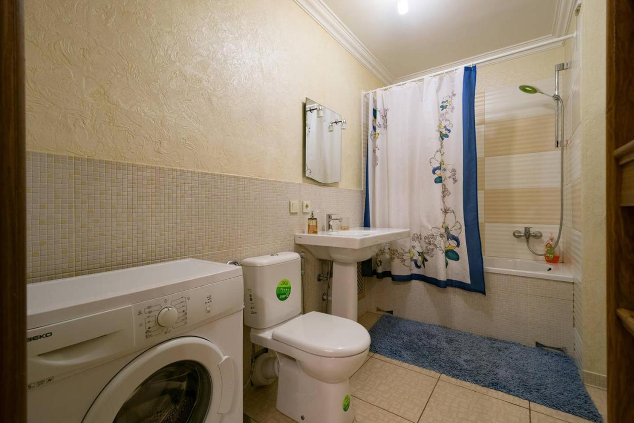 Nadezhda Apartments In Touristic Area, On The Dostyk Avenue 89 Almaty Extérieur photo