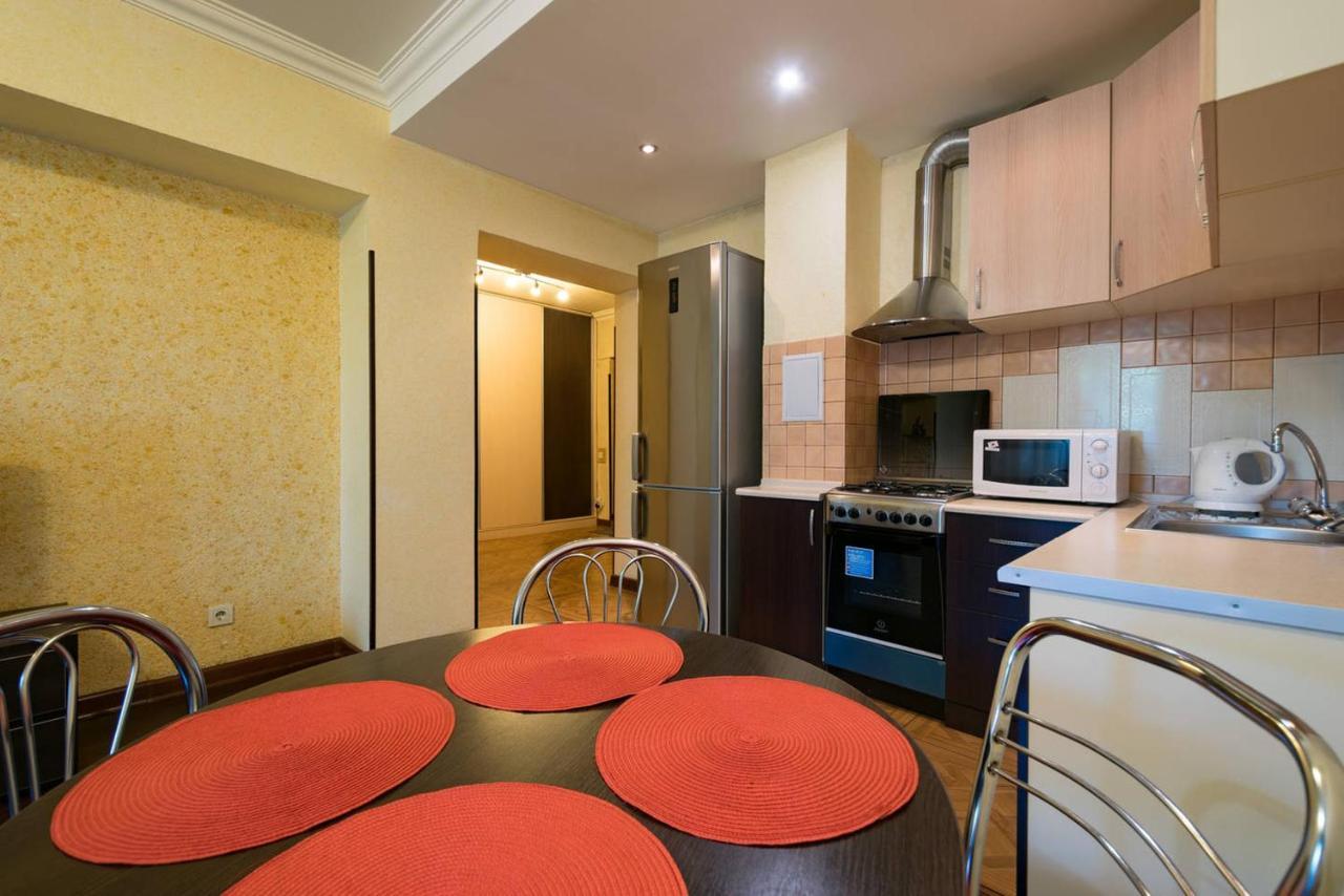 Nadezhda Apartments In Touristic Area, On The Dostyk Avenue 89 Almaty Extérieur photo