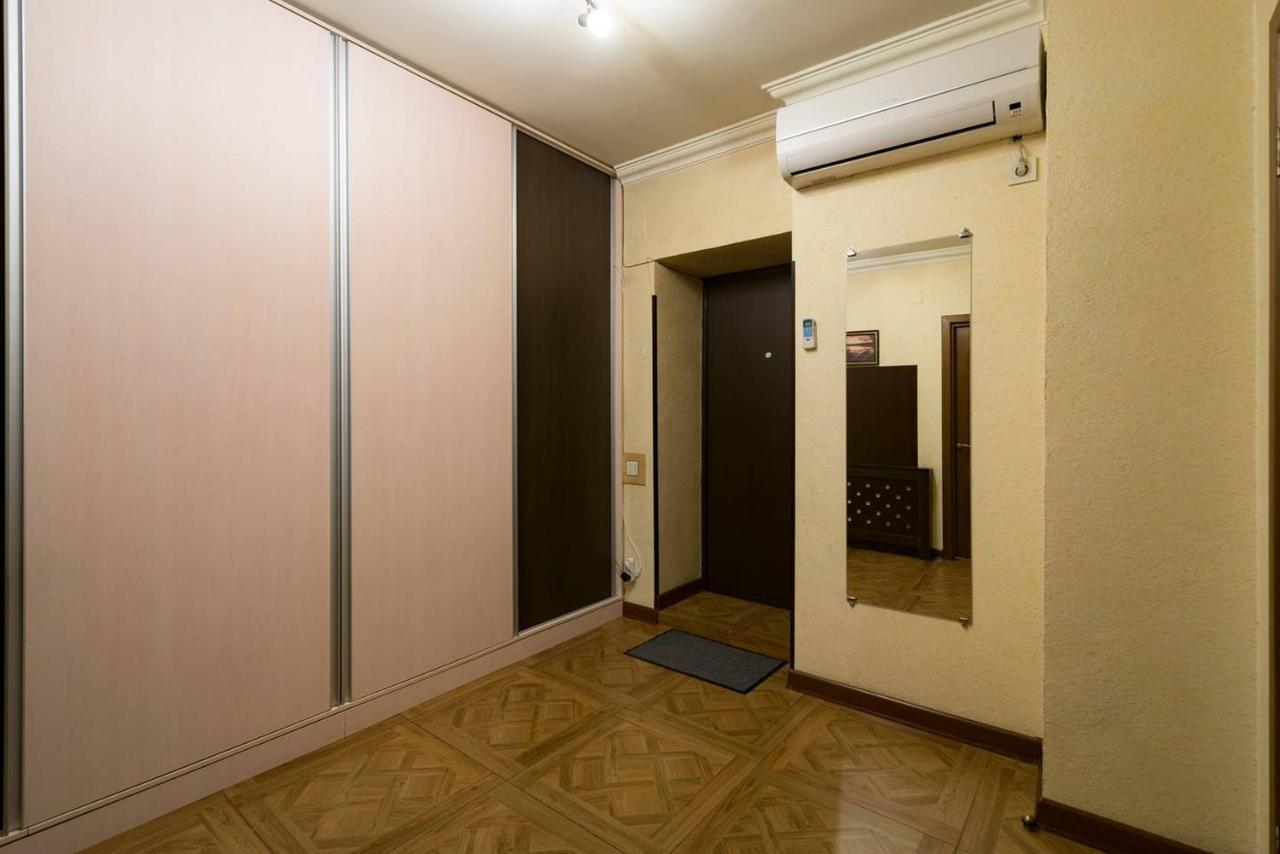 Nadezhda Apartments In Touristic Area, On The Dostyk Avenue 89 Almaty Extérieur photo