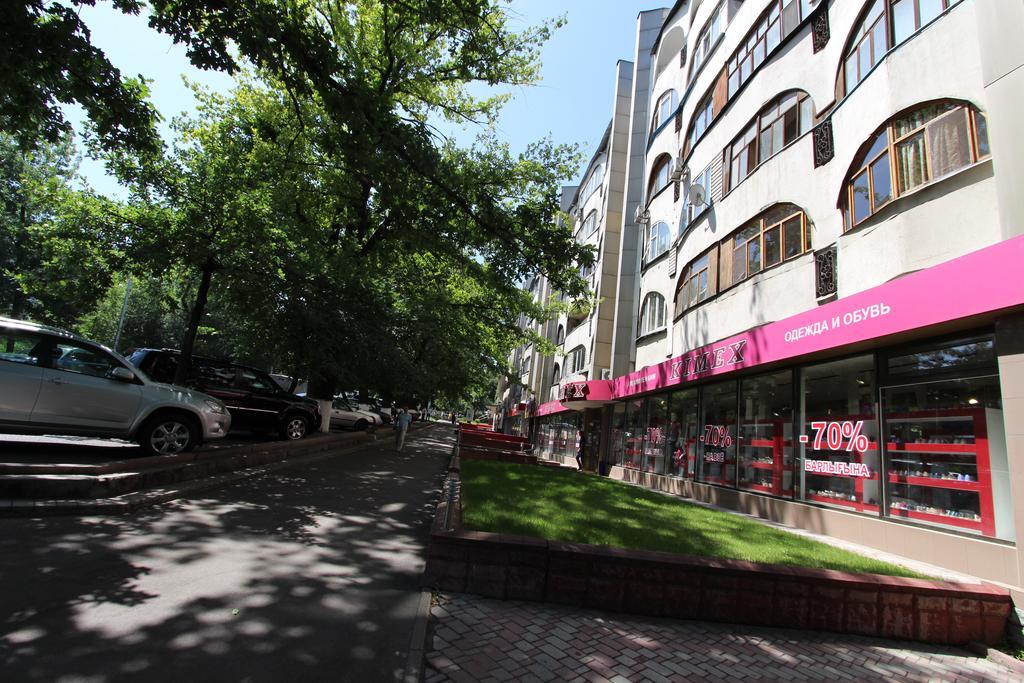 Nadezhda Apartments In Touristic Area, On The Dostyk Avenue 89 Almaty Extérieur photo