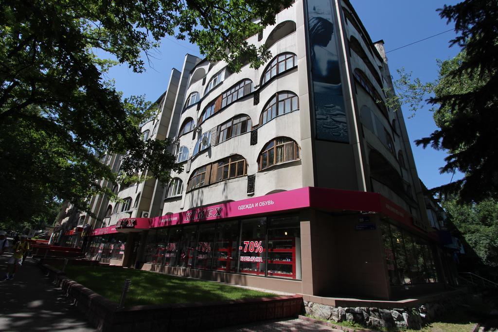 Nadezhda Apartments In Touristic Area, On The Dostyk Avenue 89 Almaty Extérieur photo