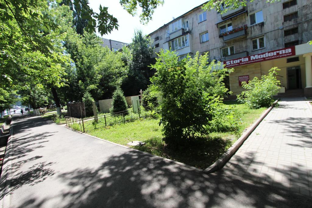 Nadezhda Apartments In Touristic Area, On The Dostyk Avenue 89 Almaty Extérieur photo